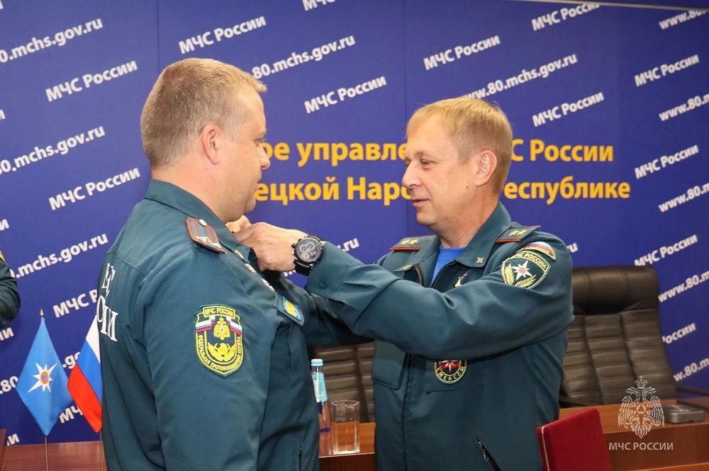 IMG_20260928_155616 «Гордимся вашей отвагой и преданностью»: сотрудникам МЧС в ДНР вручили государственные награды