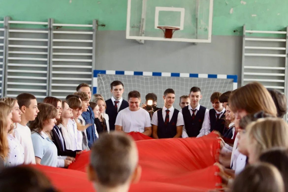 IMG_9599 Лента памяти, выставка, кинофильм: макеевские школьники отметили День освобождения Донбасса